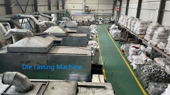 250000-300000샷 금형 수명을 가진 OEM 고광택 폴리카보네이트 소재 자동차 사출 금형